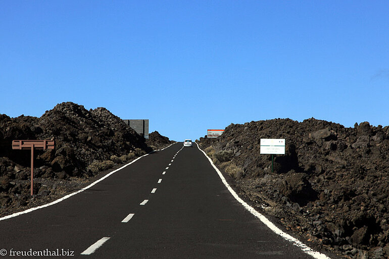Straße im Nationalpark El Teide