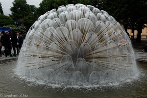 Brunnen vor dem Nationaltheater in Oslo