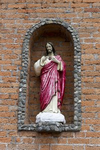 Jesus-Figur an der Kirche von Santa Elena in Kolumbien.