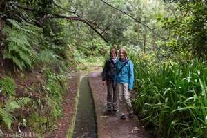 Anne und Rita an der Levada do Rei