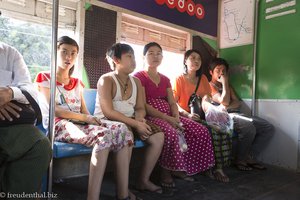Unter Burmesen in der Ringbahn von Yangon