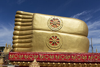 großer Fuß des Liegenden Buddha im Wat That Luang Tai bei Vientiane