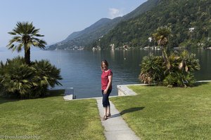 Anne beim Strand von Cannero Riviera