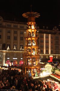 die weltgrößte handgeschnitzte Weihnachtspyramide