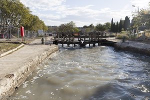 die untere Schleuse der Schleusentreppe von Fonserannes