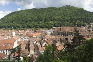 Blick auf die Dächer der Altstadt von Brasov