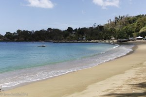 Sandstrand und Bootsanlager von Parlatuvier