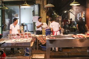 Garküchen in der Rambuttri Alley von Bangkok