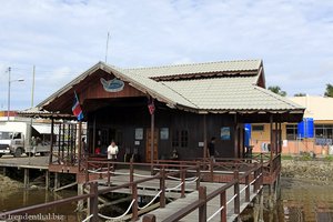 von hier fahren die Boote nach Pulau Tiga