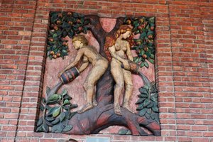 Kunst am Rathaus Oslo - Nornen gießen Wasser in die Weltesche - Yggdrasil