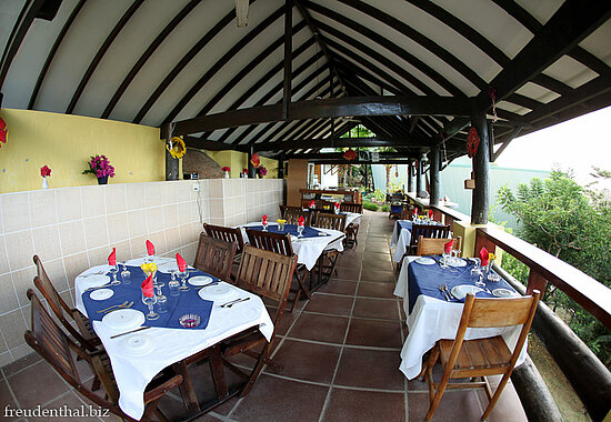 Frühstücksterrasse der Mango Lodge auf Praslin