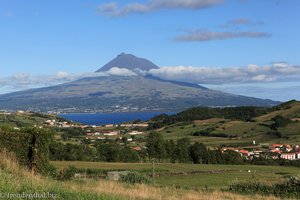 Aussicht von Faial auf den Vulkan von Pico