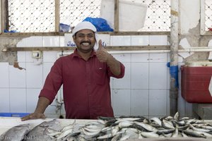 Sehr nett: die Händler im Fischmarkt von Ras al Khaimah