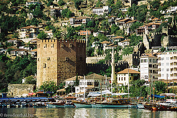 Hafen und Roter Turm von Alanya an der Türkischen Riviera