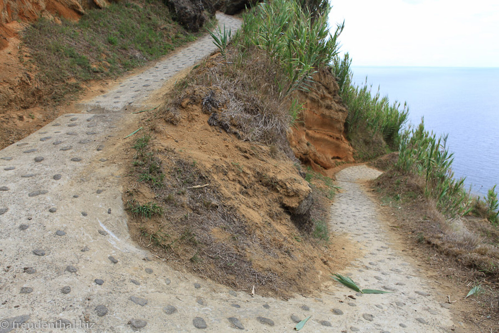 Steilkehre auf dem Eselsweg nach Rocha da Relva auf der Azoreninsel São Miguel