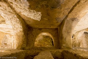 Grabkammer in den St. Paul's Catacombs von Ir-Rabat.