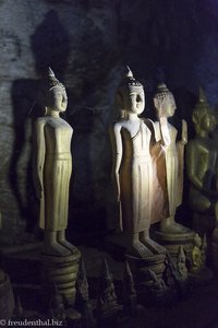 Buddha-Statuen in der Höhle Tham Theung - Pak-Ou-Höhlen