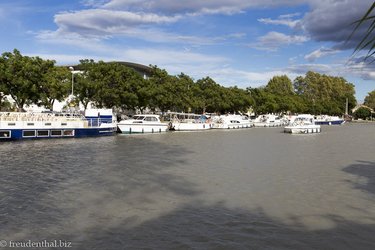 im Hafenbecken von Béziers