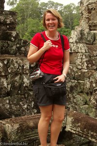 Annette im Tempel Bayon bei Angkor Thom