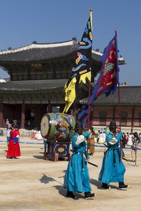 Parade der Soldaten beim Gyeongbokgung