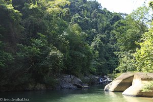 Idylle unterhalb vom Wing Hin Wasserfall