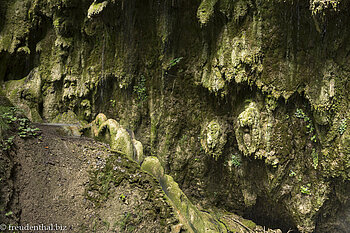 Felsformationen beim Hinanger Wasserfall Felsformationen beim Hinanger Wasserfall