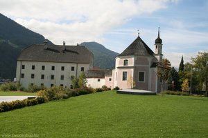 Ehemalige Deutschordenskommende mit der St.-Elisabeth-Kirche