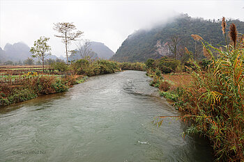 Blick über den Quây‑Sơn-Fluss