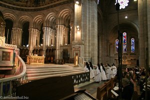 Beim Gottesdienst in der Sacré-Cœur