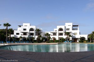 Ehemaliges Sofitel El Jadida - Blick über den Pool zu einem Teil der Zimmer