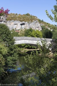 Brücke über den Le Célé in Cabrerets