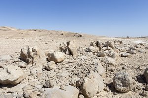 Trilithen beim Wadi Ayun im Jebal Qara Gebirge