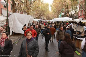 Flohmarktbesucher in Madrid