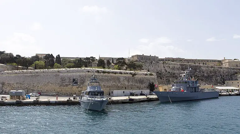Marineboote im Hafen von Valletta