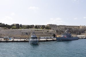 Marineboote im Hafen von Valletta