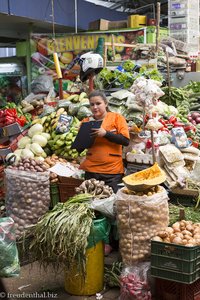 Gemüsestand im Mercado de Paloquemao von Bogota