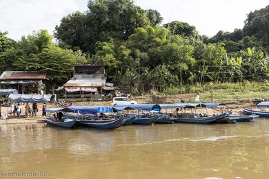Hafen am Mekong - Bootsverladestation in Huay Xai