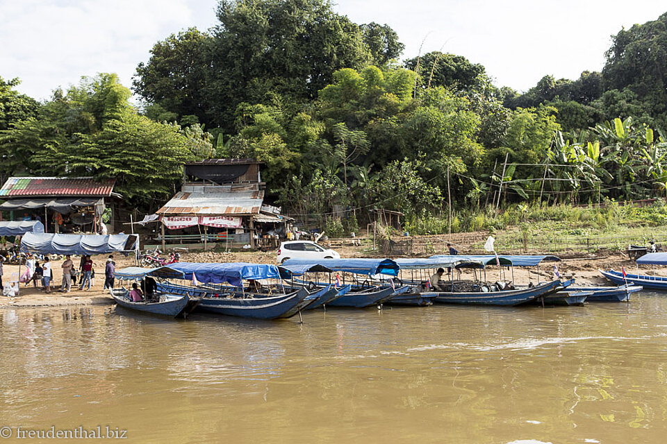 Hafen am Mekong – Bootsverladestation in Huay Xai