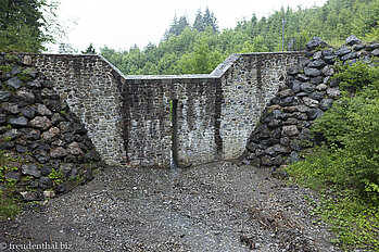 Bauwerke zum bändigen des Wildbachs beim Eybachtobel