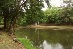 Ein Bad mitten im Urwald bei Angkor Thom in Kambodscha.