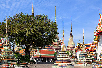 Chedis beim Wat Phra Chetuphon