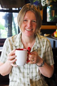 Anne im Red Frog Coffee Roasters bei La Fortuna