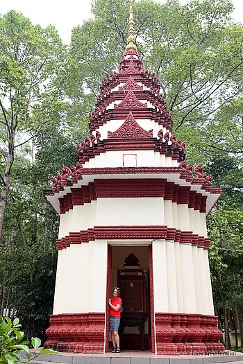 Annette bei der Âng Pagode der Khmer