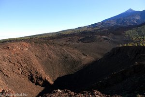 Blick in den Krater des Vulkans Samara