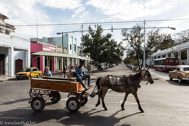 Pferdekutsche am Paseo del Prado von Cienfuegos