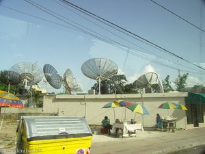 Schirme für Wind und Fernsehen