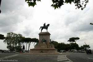 Piazzale Garibaldi mit Reiterstandbild des berühmten Freiheitskämpfers
