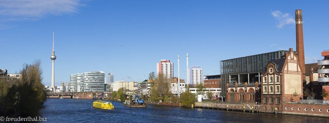 Blick über die Spree auf den Berliner Fernsehturm