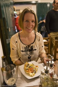 Anne in der Pizzeria von Villa de Leyva