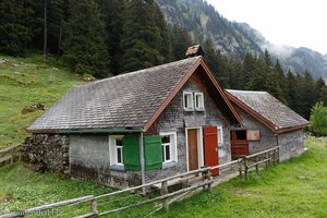 Hütte auf der Alp Sämtis